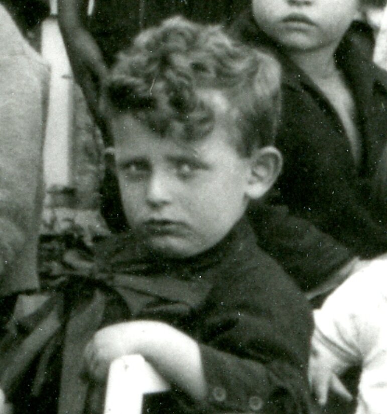 Ausschnitt einer Aufnahme von einer Kindergartengruppe des städtischen Kindergartens im 11. Bezirk, Lorystraße 40 DÖW Fotosammlung Sig. 09833-1