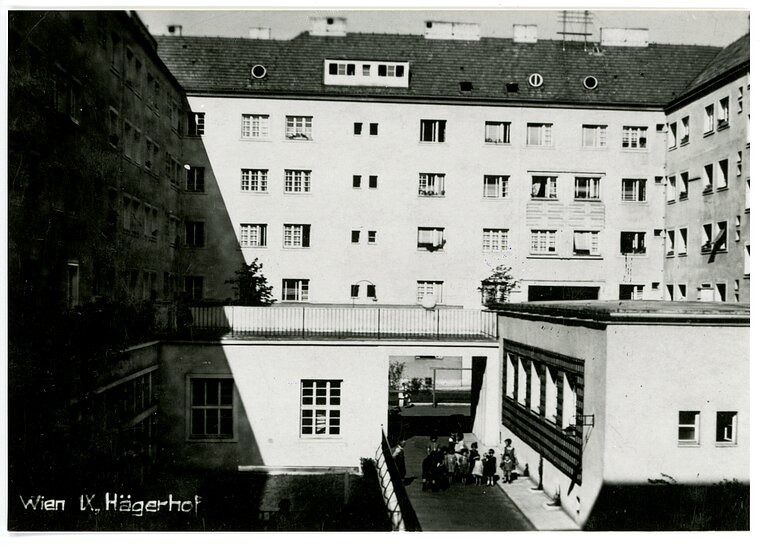 Karl Höger-Hof, 11., Lorystraße 40 DÖW Fotosammlung Sig. 09833-3 DÖW Fotosammlung Sig. 09833-3v DÖW Fotosammlung Sig. 09833-4 DÖW Fotosammlung Sig. 09833-4v